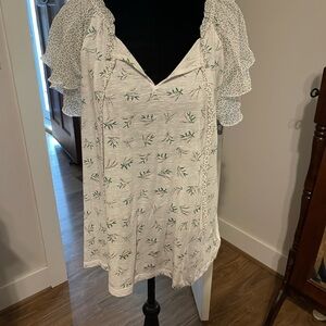Women’s Lucky Brand White and Green Floral Top Size Large